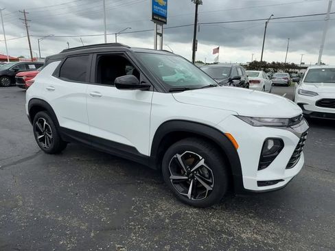 Used 2023 Chevrolet TrailBlazer RS w/ Convenience Package AWD/4WD image 2