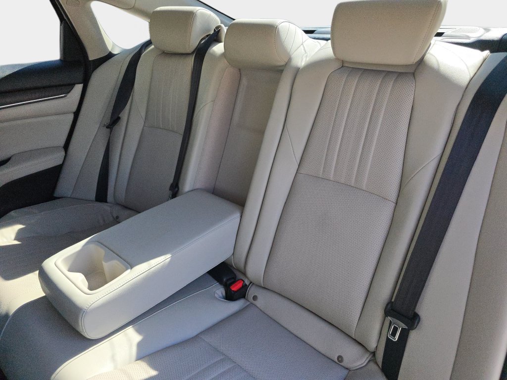 Used 2018 Honda Accord Touring image 17