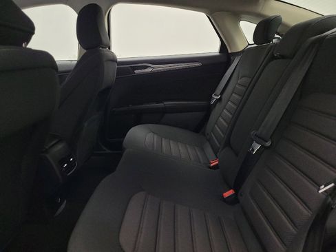 Used 2020 Ford Fusion SE image 18