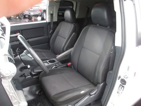 Used 2011 Toyota FJ Cruiser 4WD w/ Convenience Pkg image 16