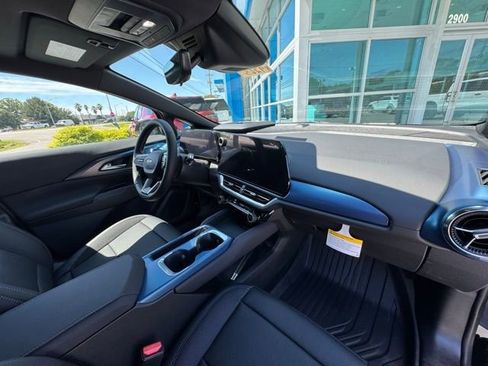 New 2025 Chevrolet Equinox EV LT w/ Convenience Package II FWD image 15