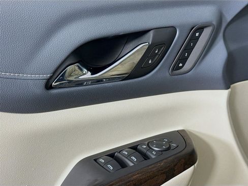 Used 2021 GMC Acadia Denali w/ Denali Ultimate Package image 19