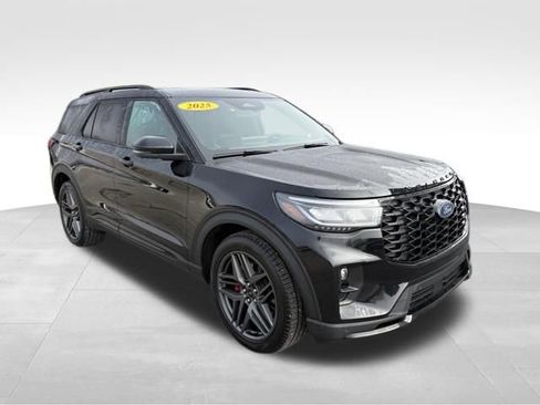 Used 2025 Ford Explorer ST image 8