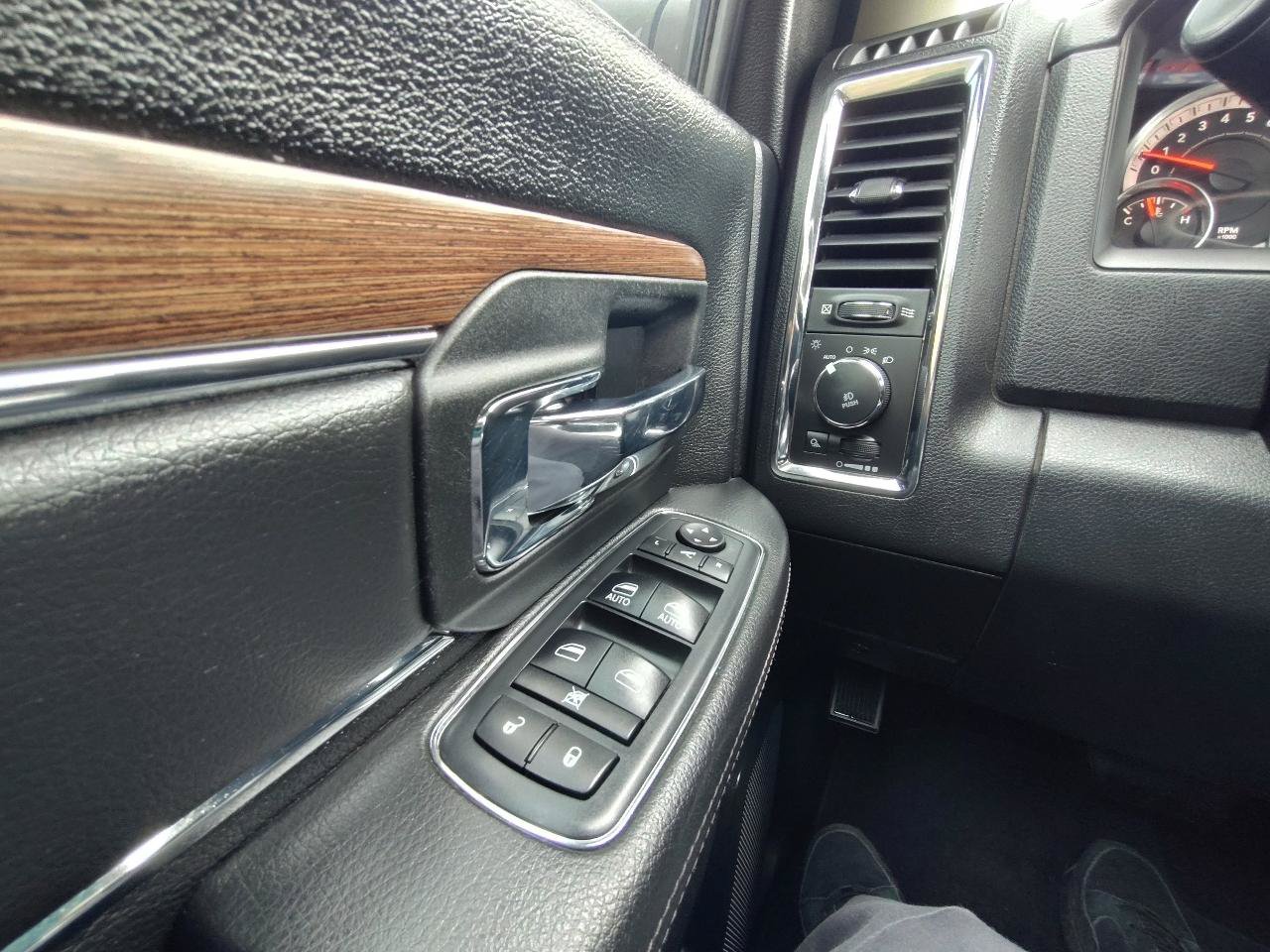 Used 2017 RAM 1500 Laramie w/ Convenience Group AWD/4WD image 20