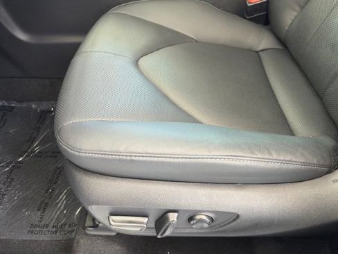 Used 2025 Toyota Grand Highlander FWD image 5