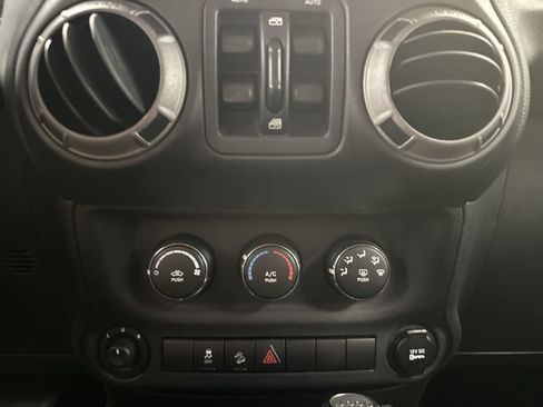 Used 2015 Jeep Wrangler Unlimited Sport w/ Quick Order Package 24S AWD/4WD image 18