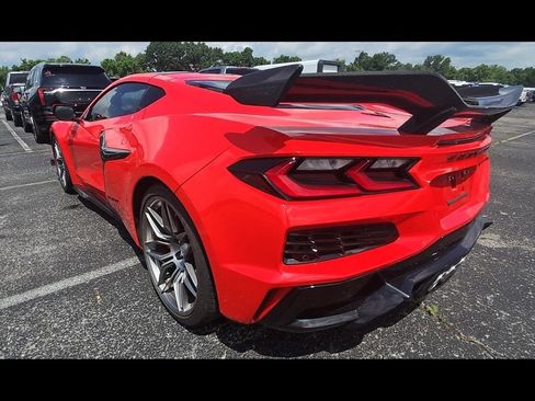 Used 2024 Chevrolet Corvette Z06 w/ Z07 Performance Package RWD image 8