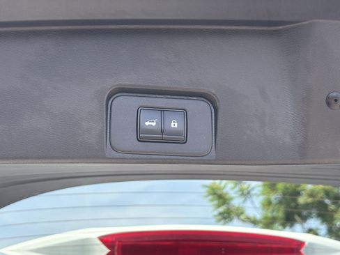Used 2025 Nissan Rogue SV AWD/4WD image 23