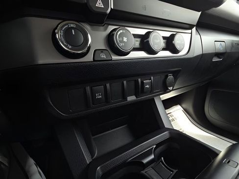 Used 2022 Toyota Tacoma SR image 25