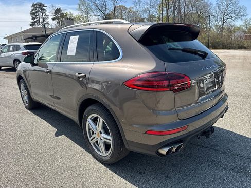 Used 2016 Porsche Cayenne S image 5
