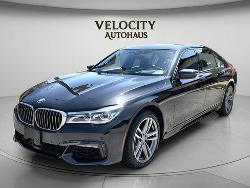 Used 2019 BMW 750i xDrive w/ Executive Package AWD/4WD image 3