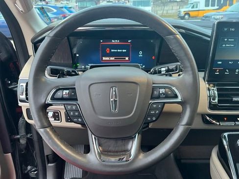 Used 2024 Lincoln Navigator Reserve image 18