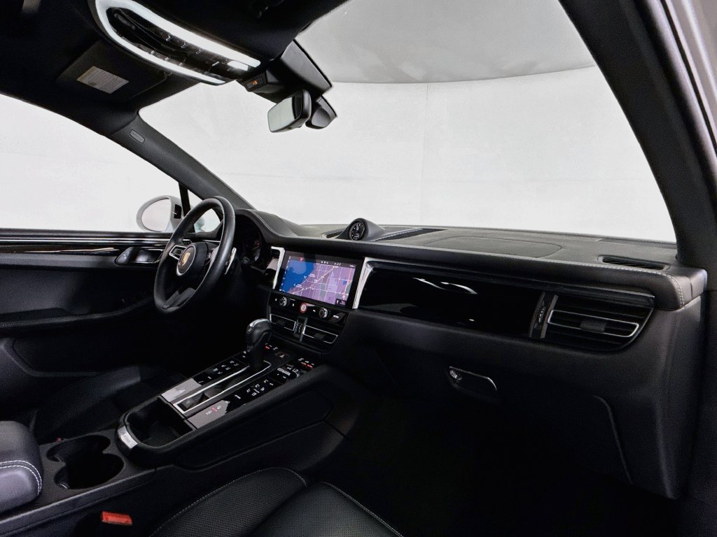 Certified 2026 Porsche Macan S AWD/4WD image 17