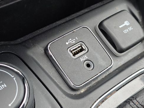 Used 2020 Jeep Cherokee Latitude Plus AWD/4WD image 10