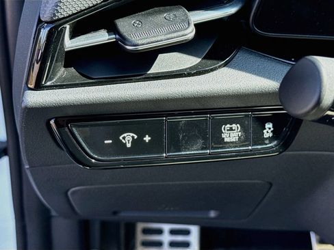Used 2023 Kia Niro EX Touring FWD image 11
