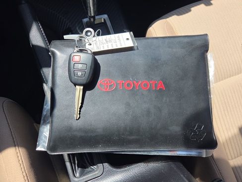 Used 2015 Toyota RAV4 XLE image 37