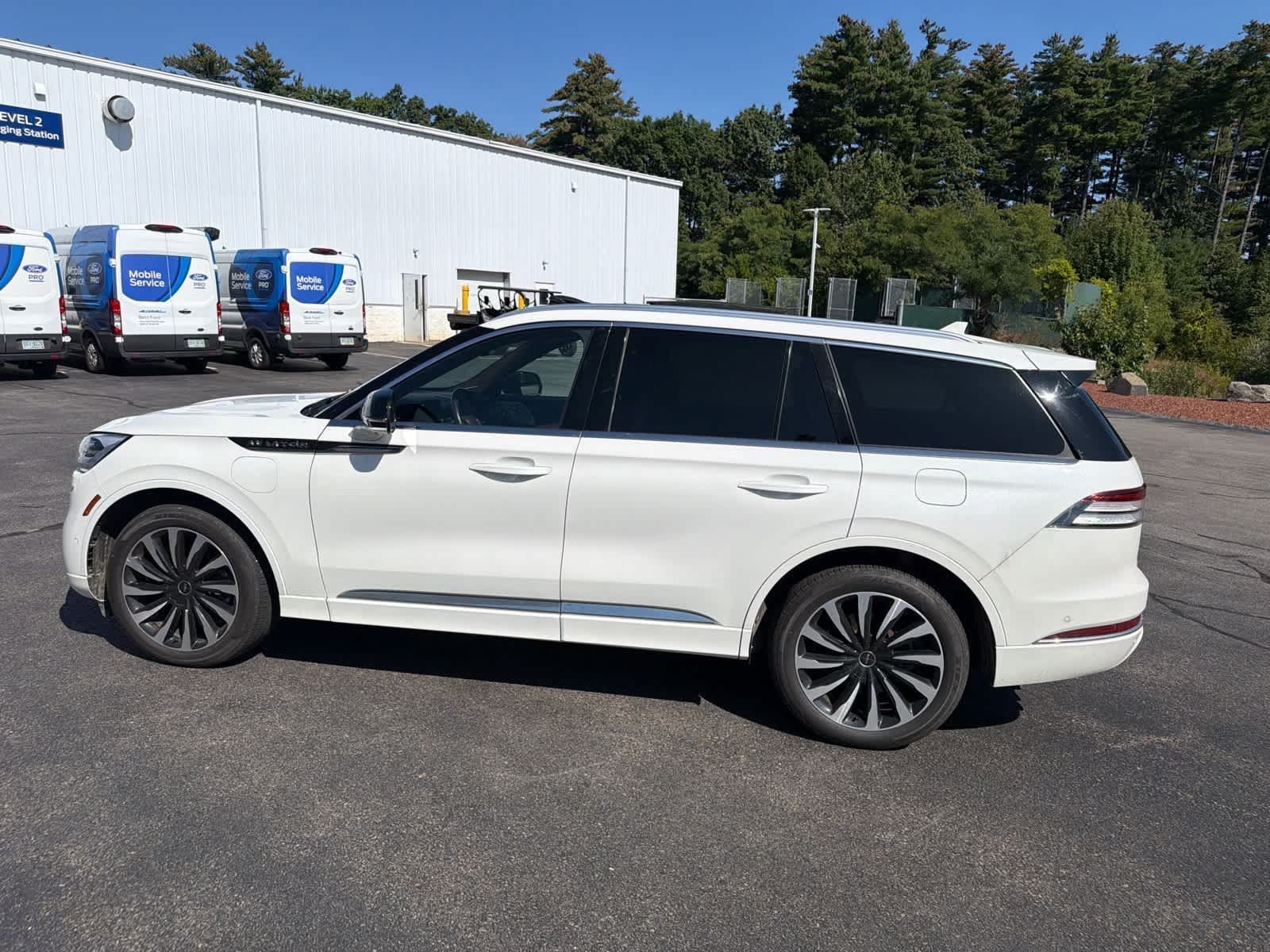 Used 2023 Lincoln Aviator Black Label Grand Touring AWD/4WD image 10