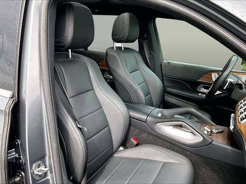 Used 2025 Mercedes-Benz GLS 450 4MATIC image 8