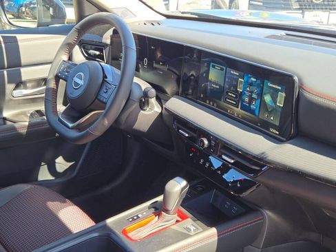 Used 2026 Nissan Kicks SR w/ SR Premium Package FWD image 7