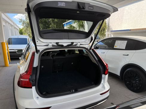 Used 2025 Volvo V60 B5 Cross Country Plus image 31
