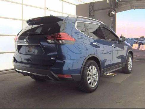 Used 2018 Nissan Rogue SV FWD image 2
