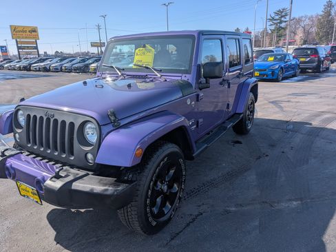 Used 2018 Jeep Wrangler Unlimited Sahara image 4