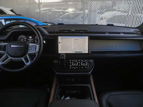 Used 2024 Land Rover Defender 110 SE image 9