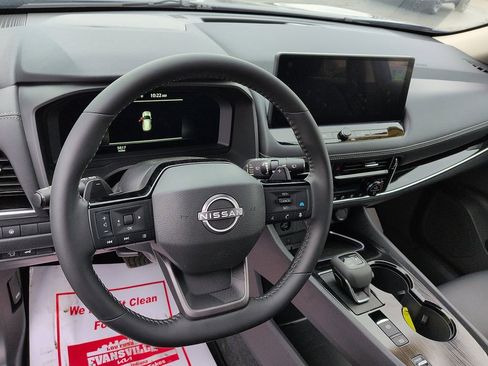 Used 2026 Nissan Rogue SL image 9