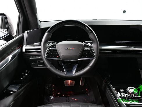 Used 2026 Cadillac Escalade ESV V w/ LPO, ONYX Package AWD/4WD image 40
