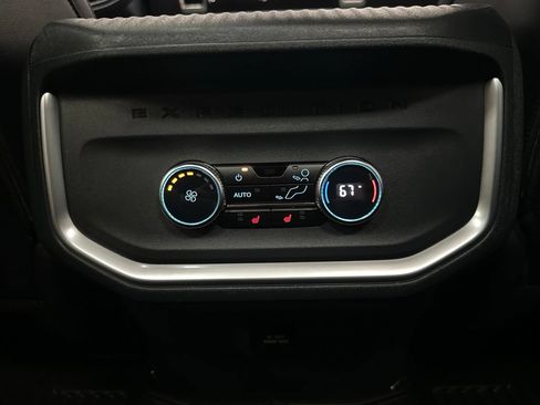 Used 2025 Ford Expedition Tremor AWD/4WD image 24