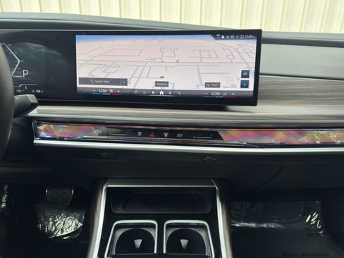 Used 2023 BMW i7 xDrive60 w/ Executive Package 2 AWD/4WD image 27