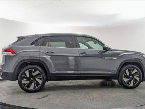 Used 2024 Volkswagen Atlas Cross Sport SE FWD image 9