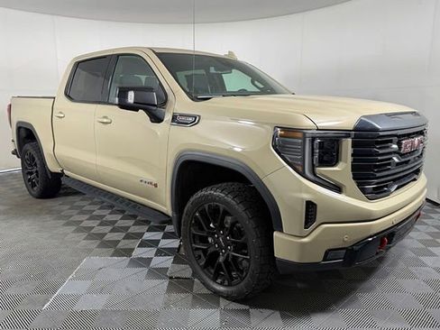 Used 2023 GMC Sierra 1500 AT4 w/ AT4 Premium Package AWD/4WD image 10
