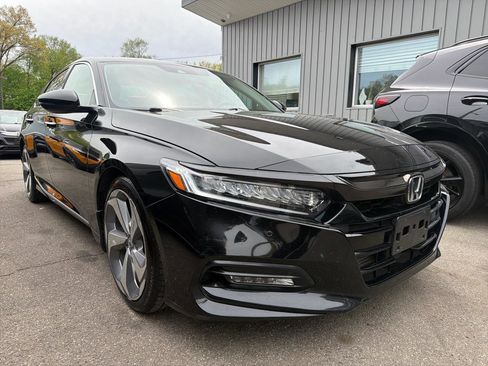 Used 2019 Honda Accord Touring image 3