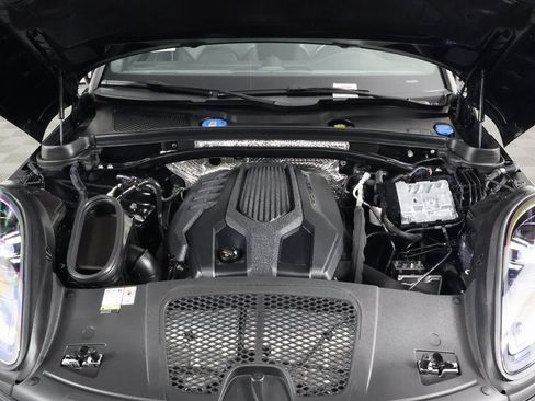 Used 2023 Porsche Macan AWD/4WD image 15