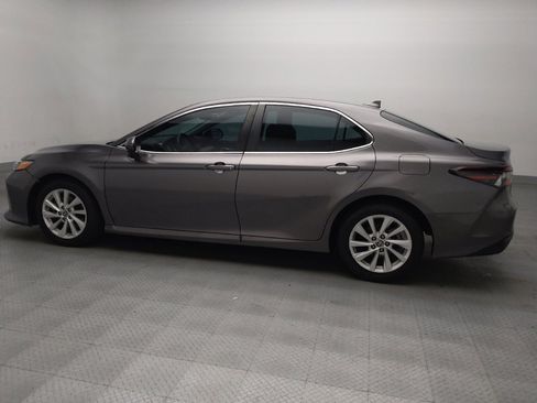 Used 2021 Toyota Camry LE FWD image 3