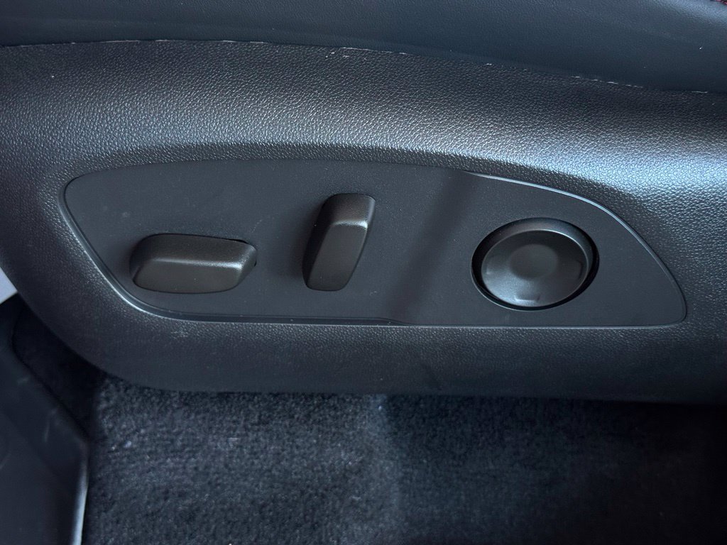 New 2027 Chevrolet Traverse RS w/ LPO, Floor Liner Package FWD image 31