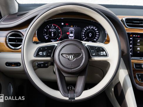 Used 2024 Bentley Bentayga Azure image 25