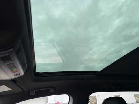 Used 2023 Volkswagen Tiguan SE R-Line image 64