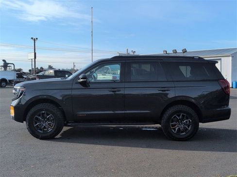 New 2026 Ford Expedition Tremor image 2