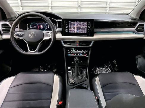 Used 2025 Volkswagen Taos SEL image 18