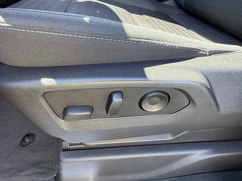 Used 2023 Chevrolet Silverado 1500 LT AWD/4WD image 25