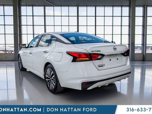Used 2025 Nissan Altima 2.5 SV FWD image 29