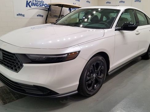 Certified 2025 Honda Accord SE image 5