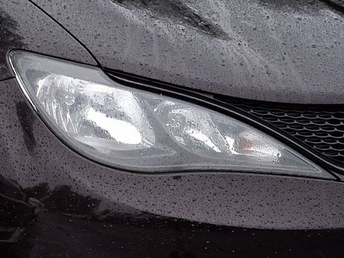 Used 2018 Chrysler Pacifica L FWD image 7