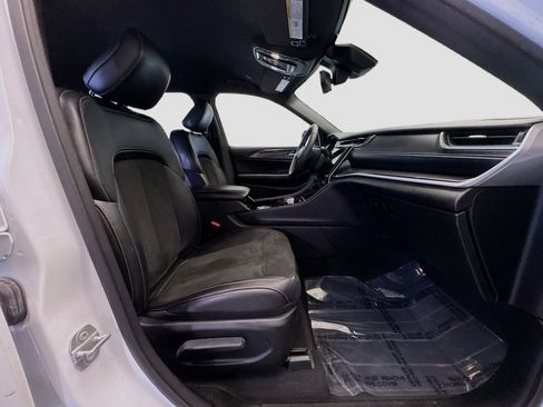 Used 2023 Jeep Grand Cherokee L Laredo image 20