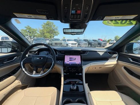 Used 2025 Jeep Grand Cherokee Limited w/ Luxury Tech Group II RWD image 24