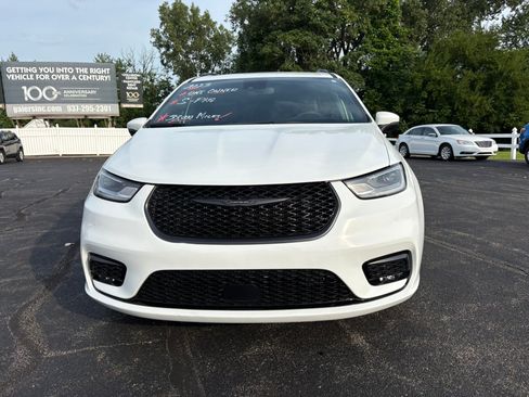 Used 2023 Chrysler Pacifica Touring-L w/ S Appearance Package FWD image 5