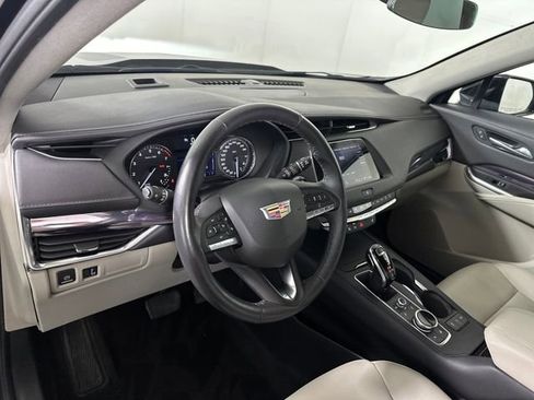 Used 2022 Cadillac XT4 Luxury image 13