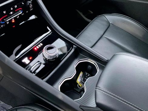 Used 2024 Jeep Grand Cherokee L Limited w/ Luxury Tech Group II image 16